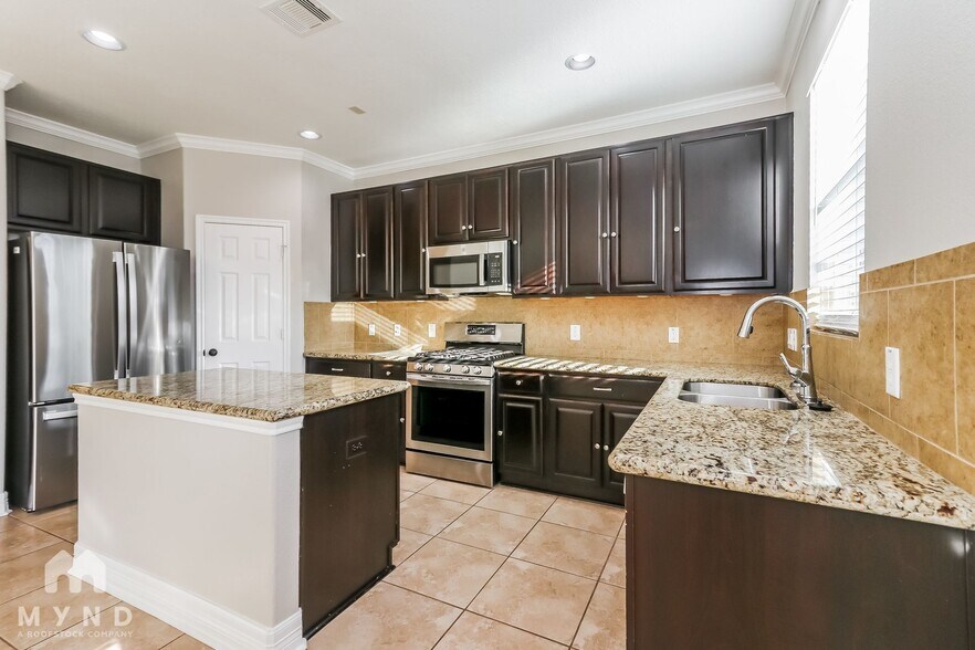 Building Photo - 11018 Tipton Oaks Dr