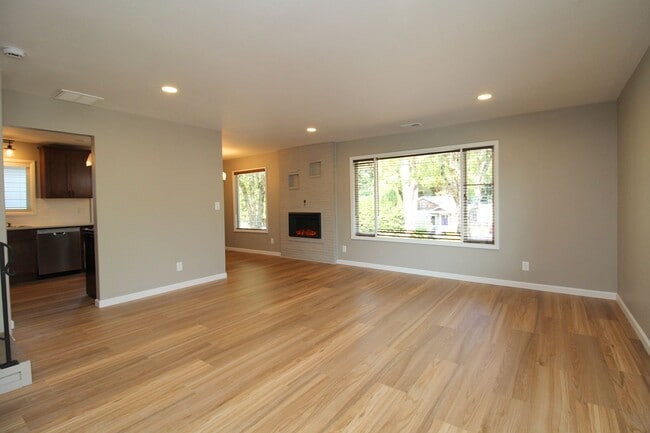 Building Photo - 3396 SE Rockwood St
