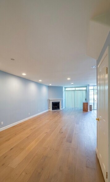 Building Photo - 14101 Dickens St