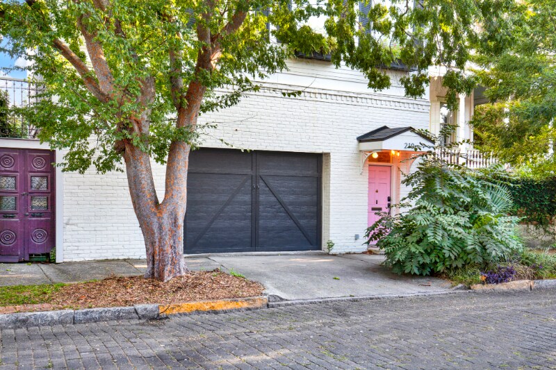 Building Photo - 210 E Waldburg St