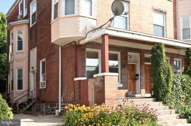 Building Photo - 4920 Warrington Ave