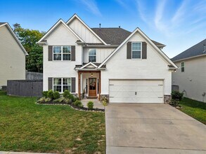 Building Photo - West Knoxville 37923 - 5 bedroom, 3 bath h...
