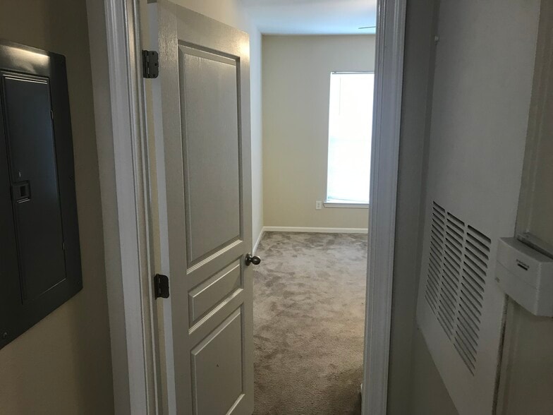 Guest bedroom entrance - 8290 Gate Pkwy W