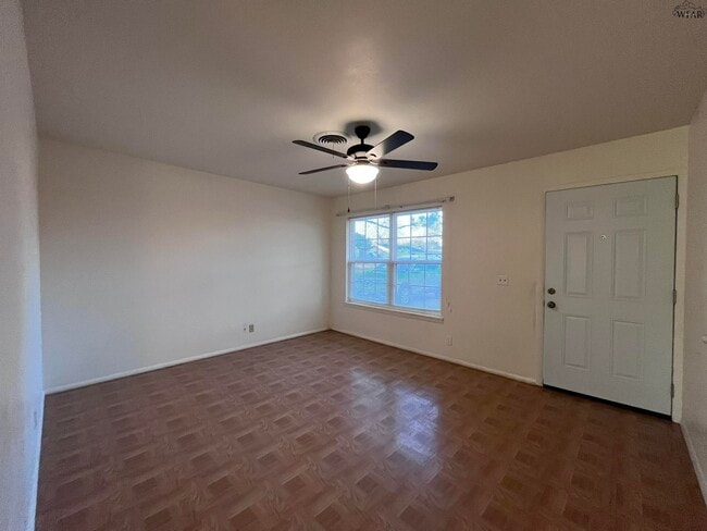 Building Photo - 4723 N Shore Dr