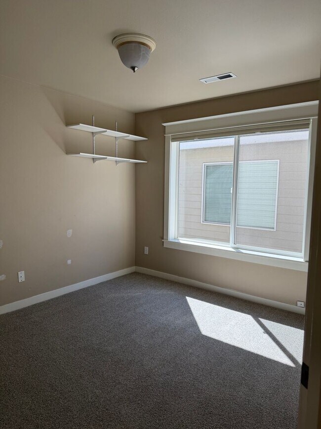 Building Photo - 61112 Snowbrush Dr