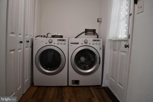 Building Photo - 4 E Milby St