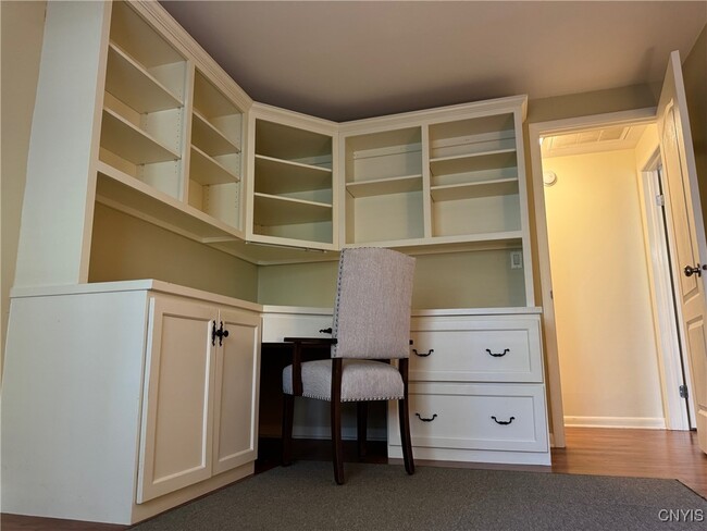 Building Photo - 812 Fairway Cir