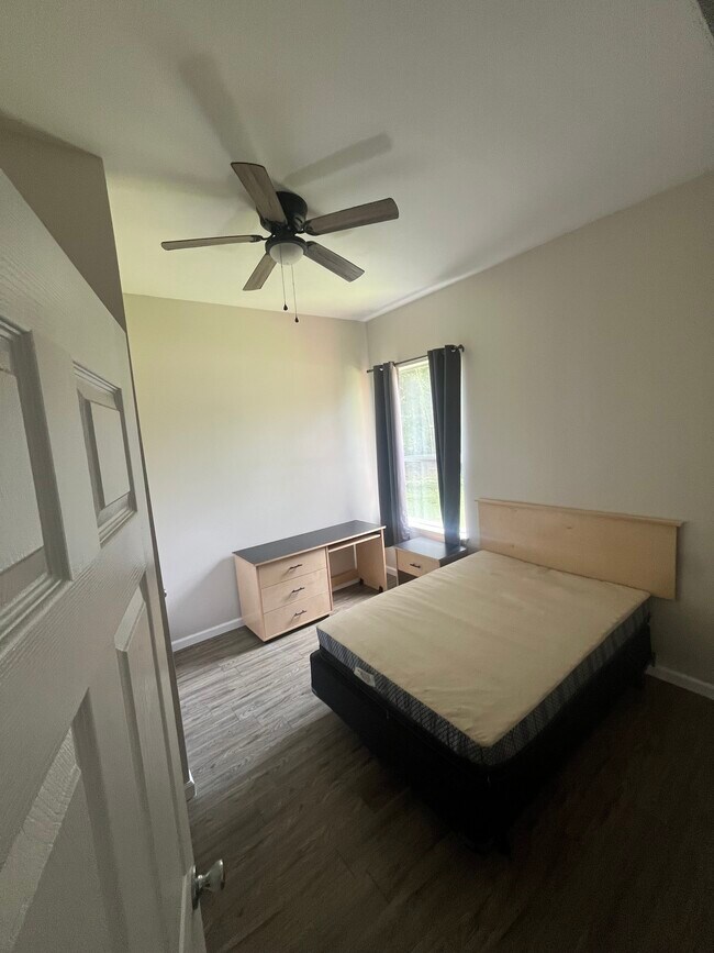 Building Photo - 206 Ridge Rd