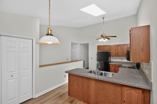 Building Photo - 137 Pepper Ridge Cir