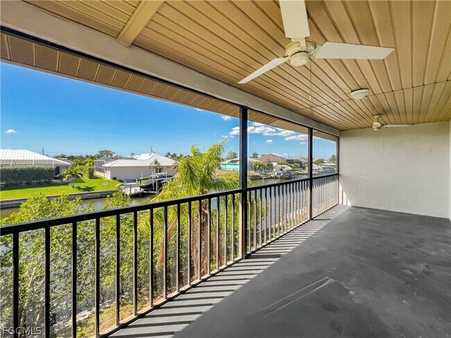 Building Photo - 4530 SW 10th Ave