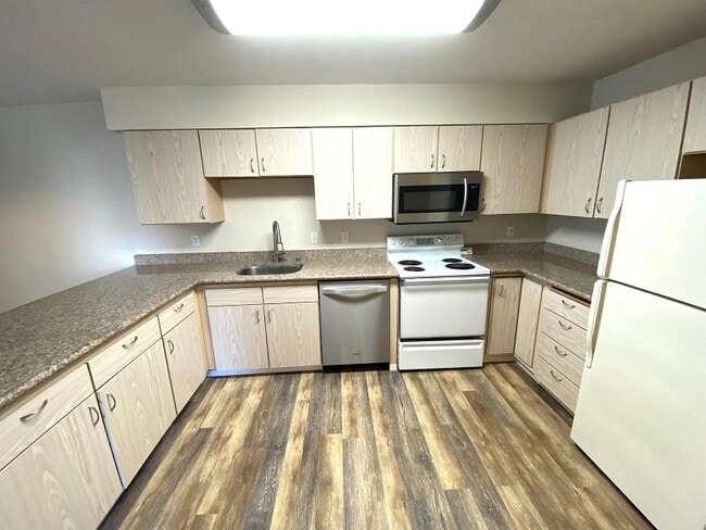 Building Photo - 2 bedroom in Kenmore WA 98028