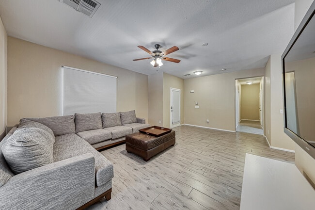 Building Photo - 673 Peachy Canyon Cir