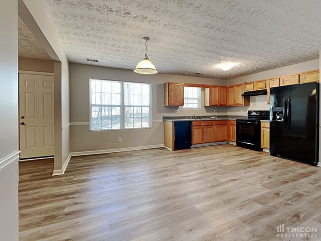 Building Photo - 210 Railside Dr