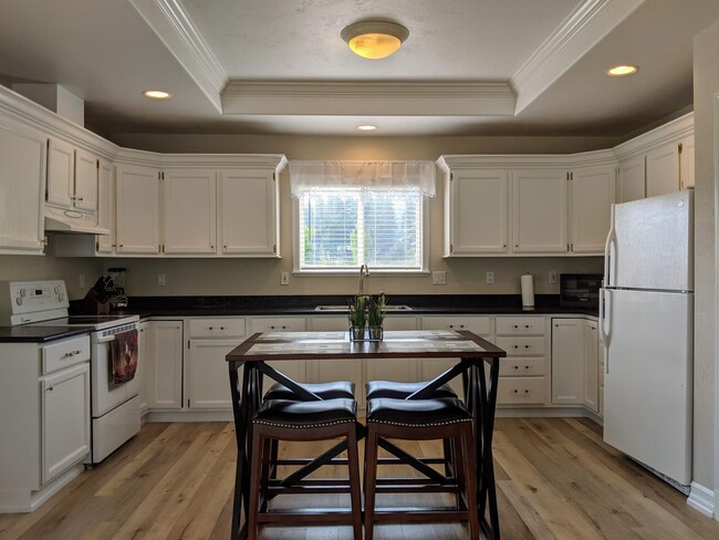 Building Photo - 60 Jewel Trl