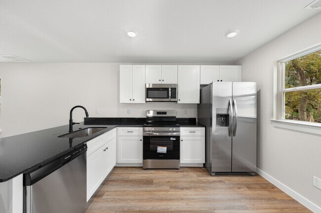 Building Photo - Brand New, Modern, and Ready for You in Waco, TX!