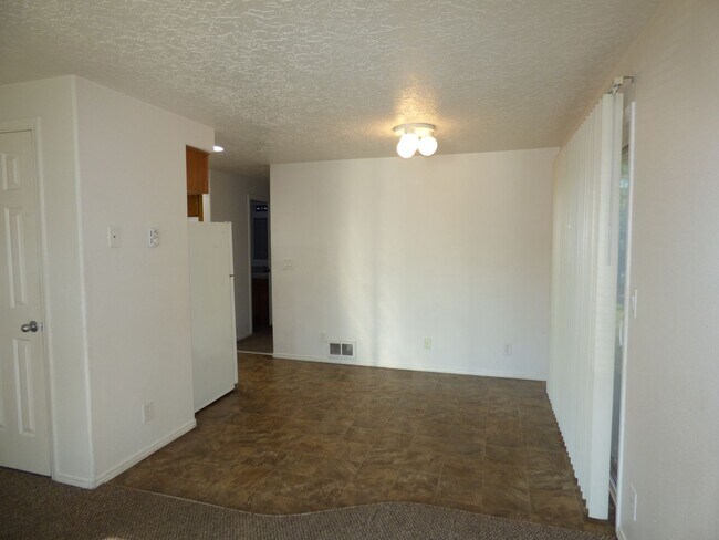 Building Photo - 4811-4813 Cougar Ct SE Salem, OR 97317