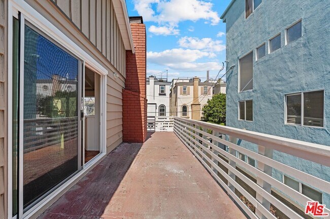 Building Photo - 112 Fleet St