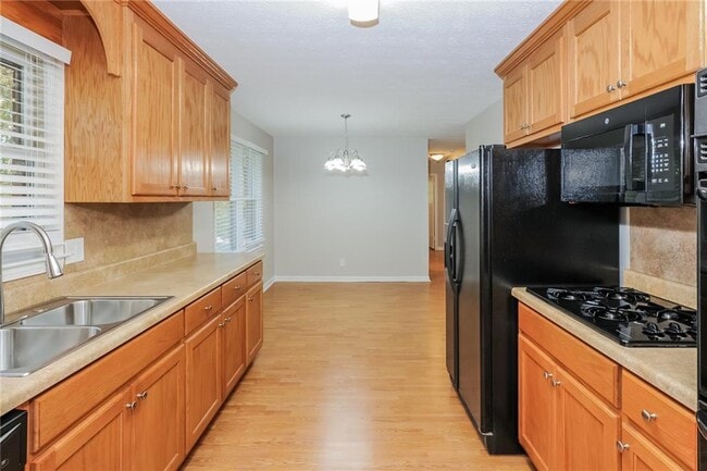 Building Photo - 609 Evergreen Dr