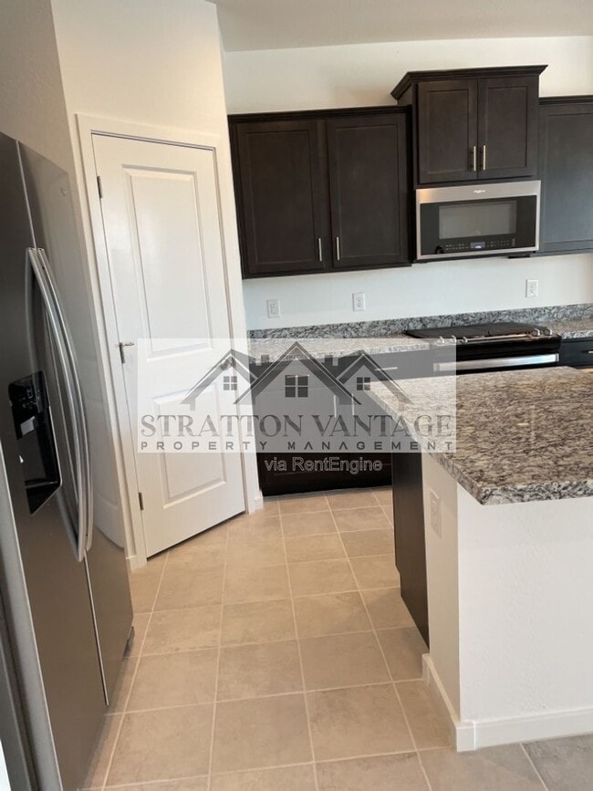 Building Photo - 2942 Kim Dr