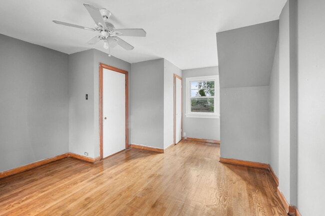 Building Photo - 296 E 148th Pl