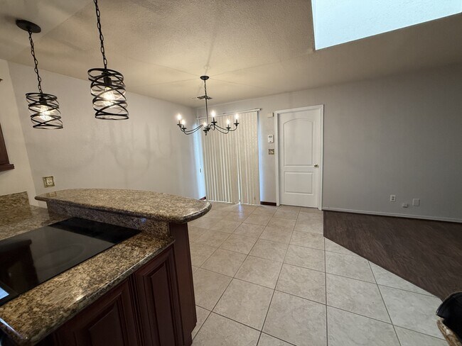 Building Photo - 422 Emery Dr