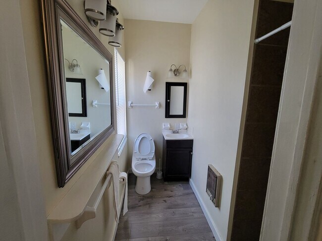 Building Photo - 3244 E 5th Ave