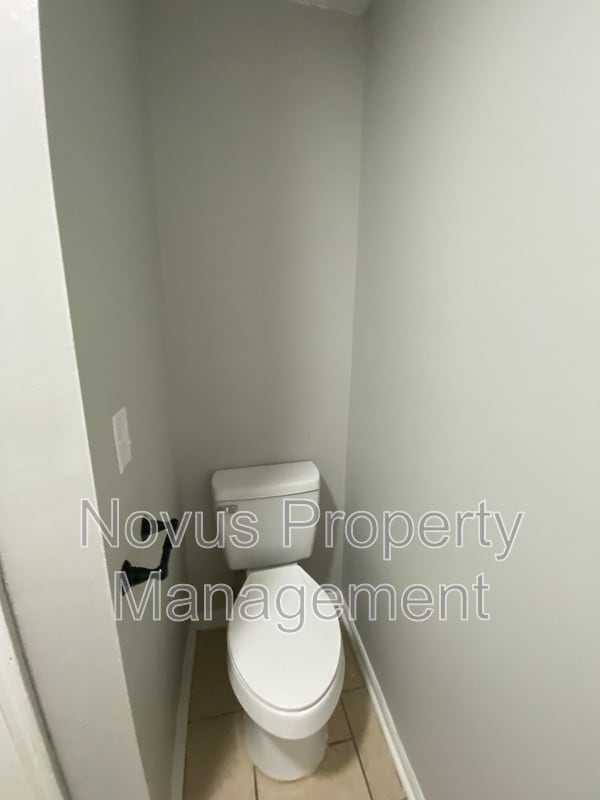 Building Photo - 619 South St