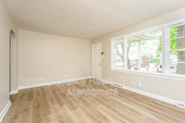 Building Photo - 817 Elon St