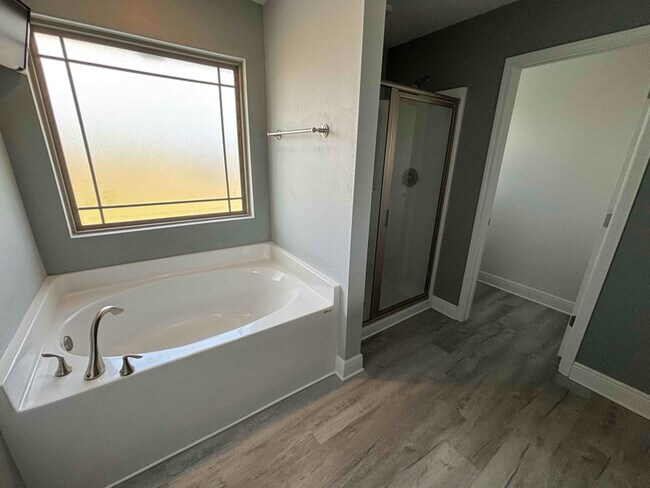 Building Photo - 5747 Periwinkle Ln