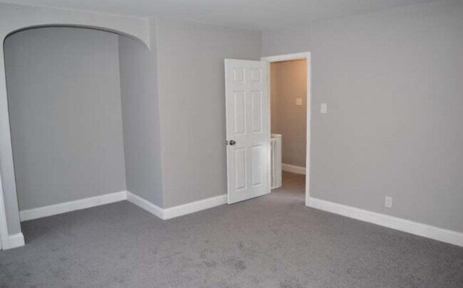 Building Photo - 6549 N Gratz St
