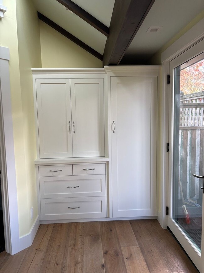 Building Photo - 9566 Main St