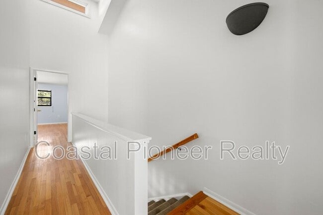 Building Photo - 12356 Capri Cir N