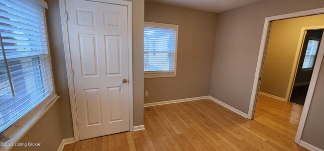 Building Photo - 208 Colonial Dr