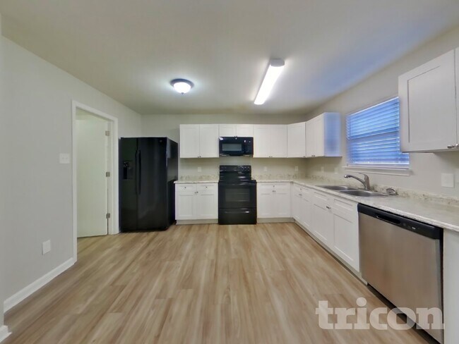 Building Photo - 3436 Pikes Peak Dr