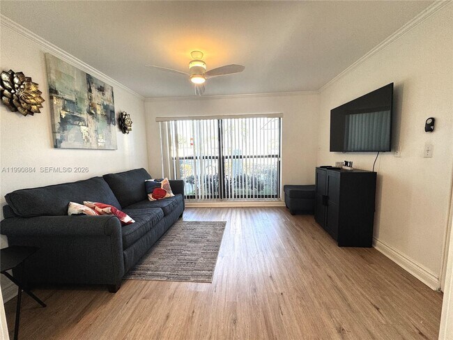 Building Photo - 4905 Bayberry Ln