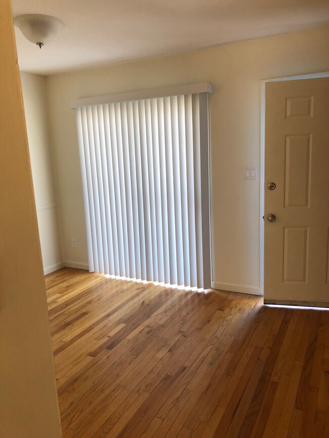 Front Door/Dining Room - 6360 Holcomb Way