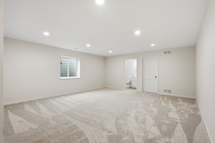 Building Photo - 1305 W 19th St