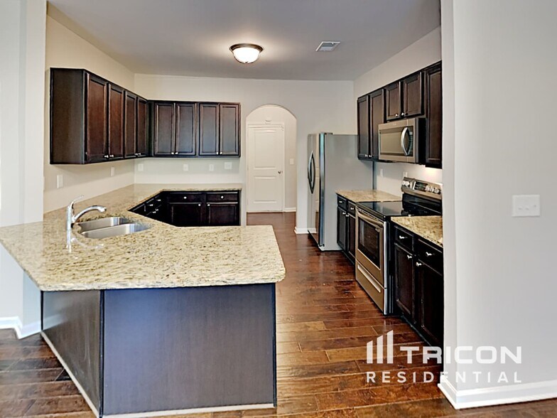 Building Photo - 348 Rankin Cir