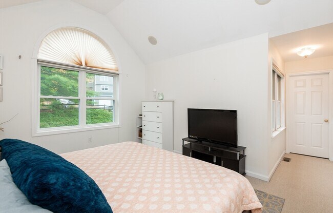 Building Photo - 178 Bishops Forest Dr