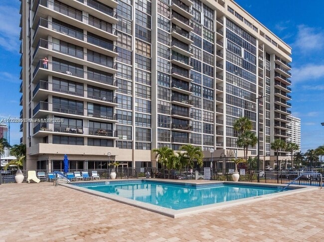 Building Photo - 2017 S Ocean Dr