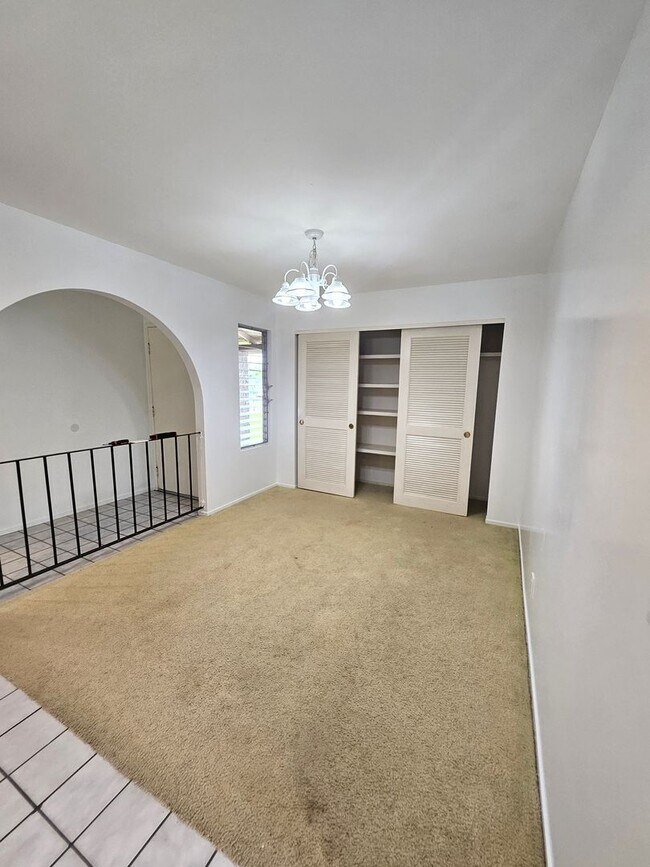 Building Photo - Beautiful 4 Bedroom 2 Bath House