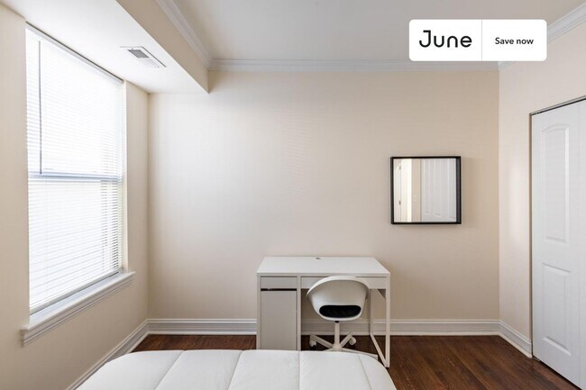 Building Photo - 3743 N Albany Ave