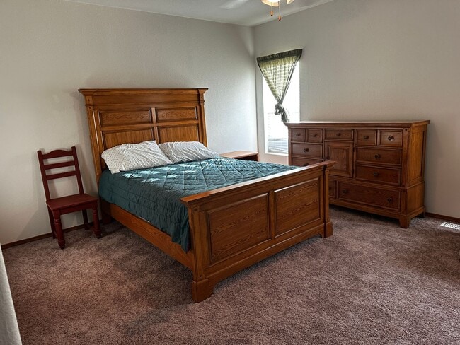 Building Photo - Fully furnished Rental Available Now