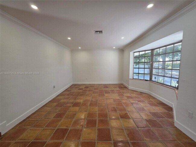 Building Photo - 13920 Kendale Lakes Blvd