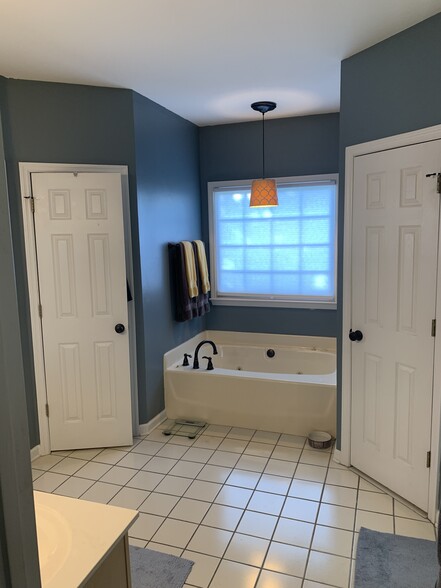 Bedroom 1 En Suite Bathroom - 415 St. Ives Trace