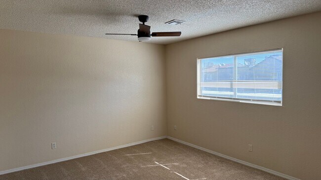 Building Photo - 2 BEDROOMS 1.5 BATHROOMS  TOWNHOUSE AVAILABLE FOR RENT !!!