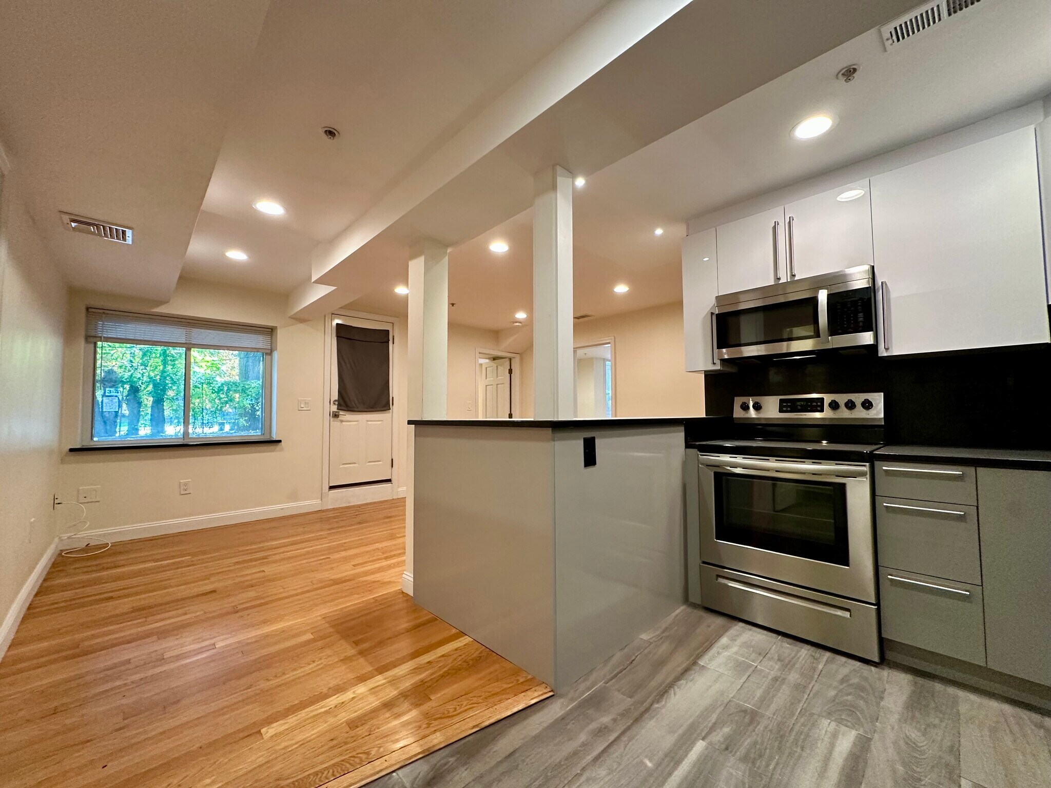 Building Photo - 1805 Beacon St