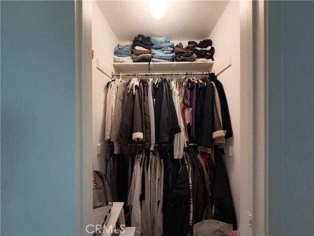 Building Photo - 532 N Rossmore Ave