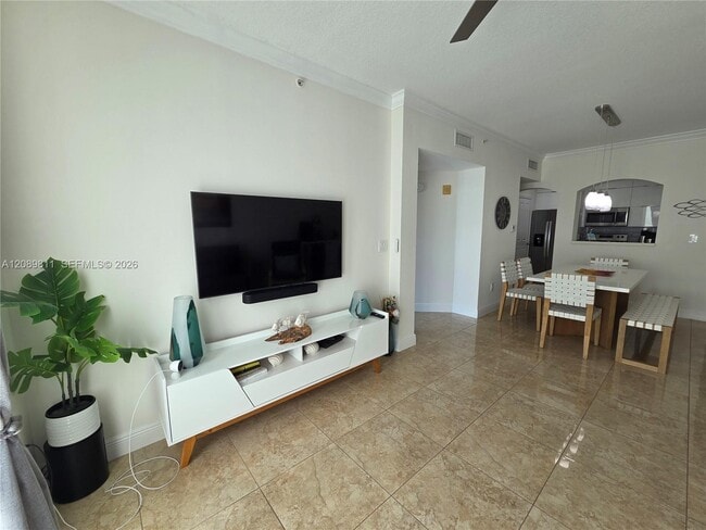 Building Photo - 9172 Collins Ave