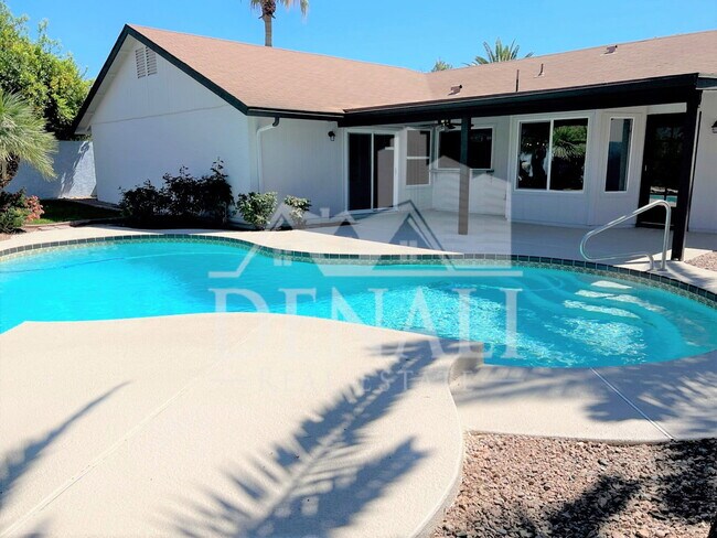 Building Photo - 618 W McNair St